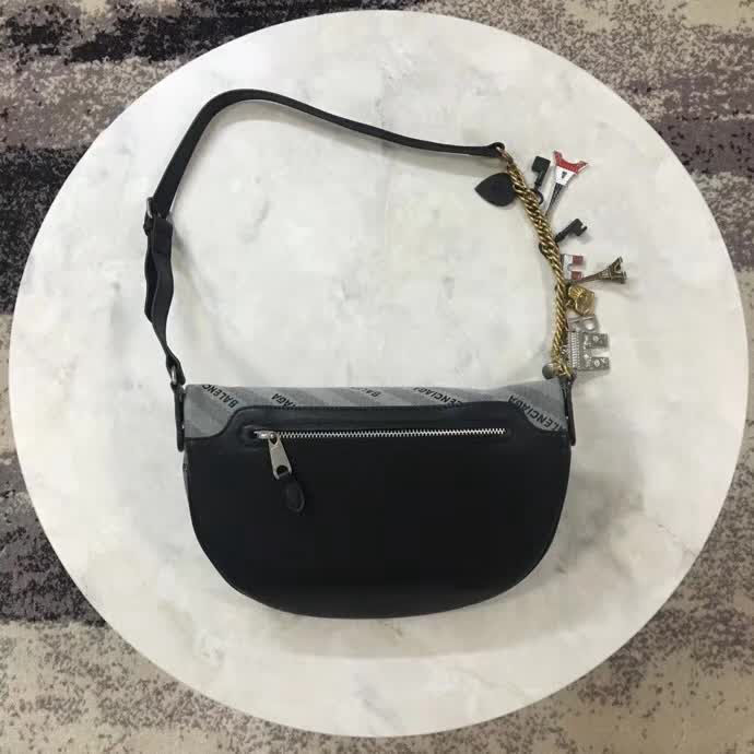 BALENCIAG巴黎世家 專櫃同步更新 新款字母印花半月包 鐵塔 掛繩腰包  BL1232